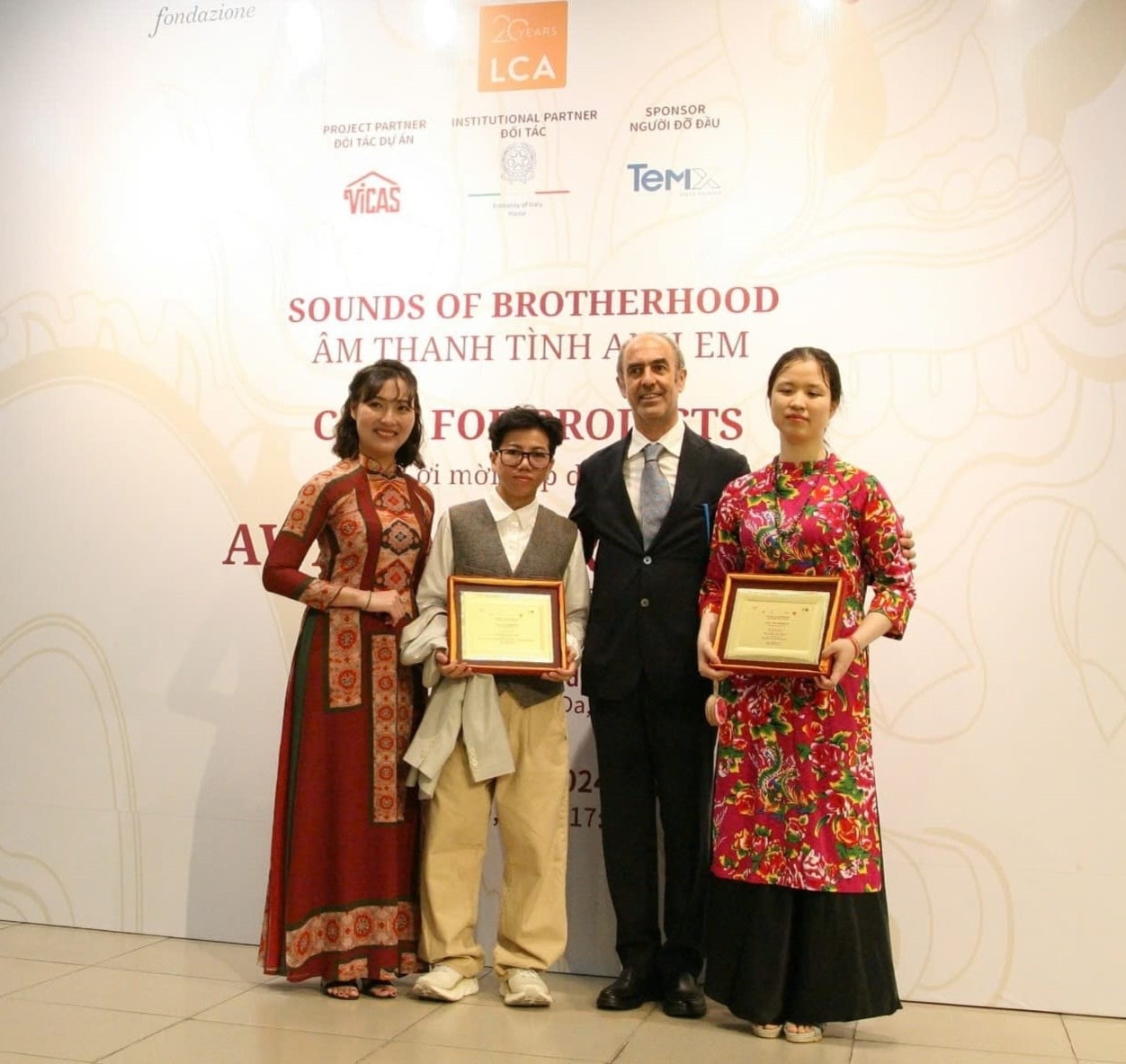 Trao giải “Âm thanh tình anh em
