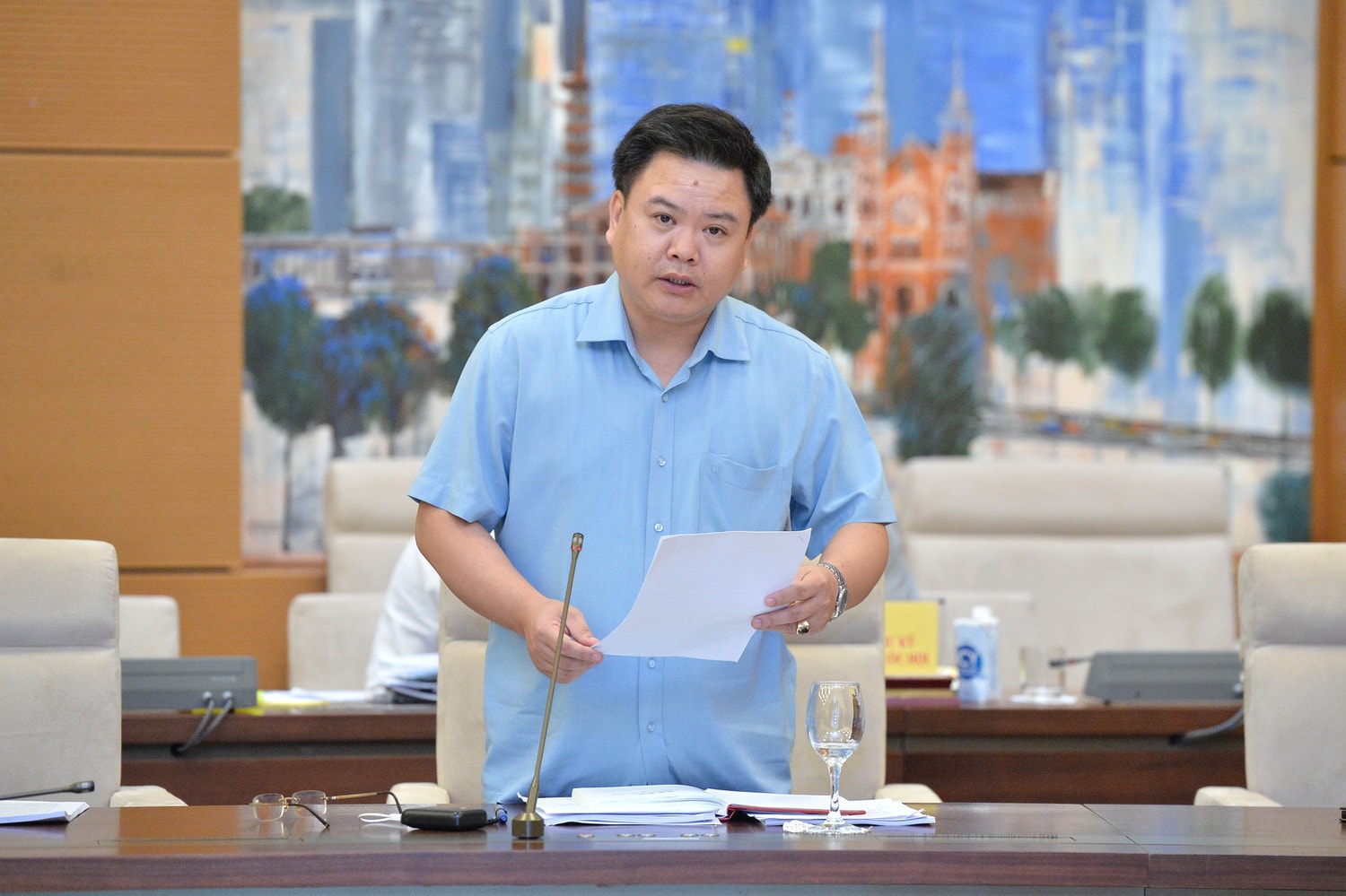 Vụ trưởng Vụ Tổng hợp Vũ Khắc Định trình bày báo cáo