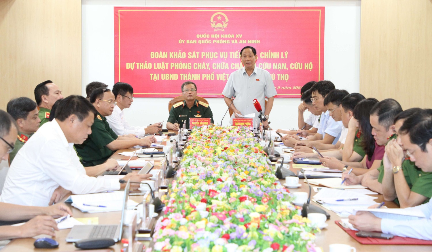 Phó Chủ tịch Quốc hội, Thượng tướng Trần Quang Phương làm việc với UBND TP. Việt Trì ảnh 1 Phó Chủ tịch Quốc hội, Thượng tướng Trần Quang Phương làm việc với UBND TP. Việt Trì
