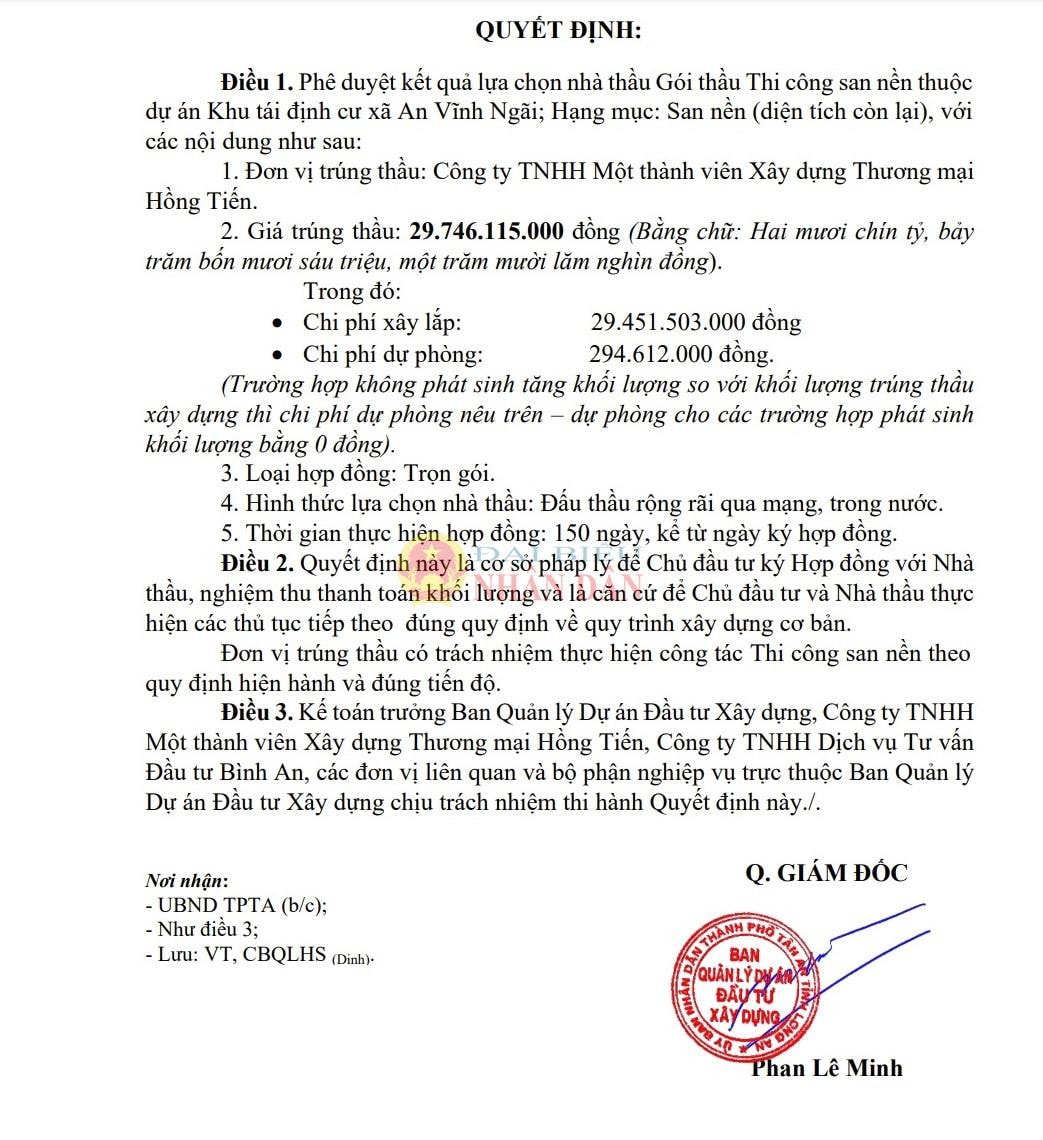Ông Phan Lê Minh – Quyền Giám đốc Ban QLDA ĐTXD TP. Tân An ký quyết định cho Công ty Mai Hồng Tiến trúng gói thầu 29,7 tỷ đồng tiết kiệm ngân sách gói thầu khoảng 0,03% (9 triệu đồng)
