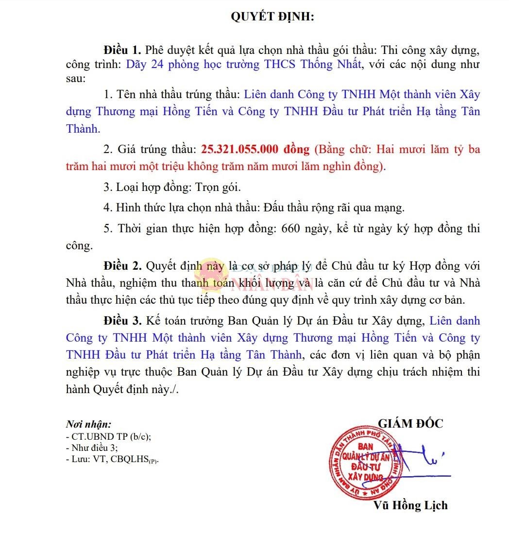 Ông Vũ Hồng Lịch – Giám đốc Ban QLDA ĐTXD TP. Tân An ký quyết định cho Công ty Mai Hồng Tiến trúng gói thầu 25,3 tỷ đồng tiết kiệm ngân sách gói thầu khoảng 0,02% (7 triệu đồng)