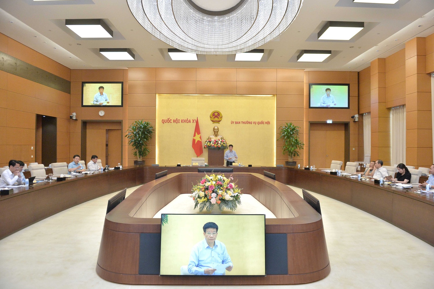 Toàn cảnh