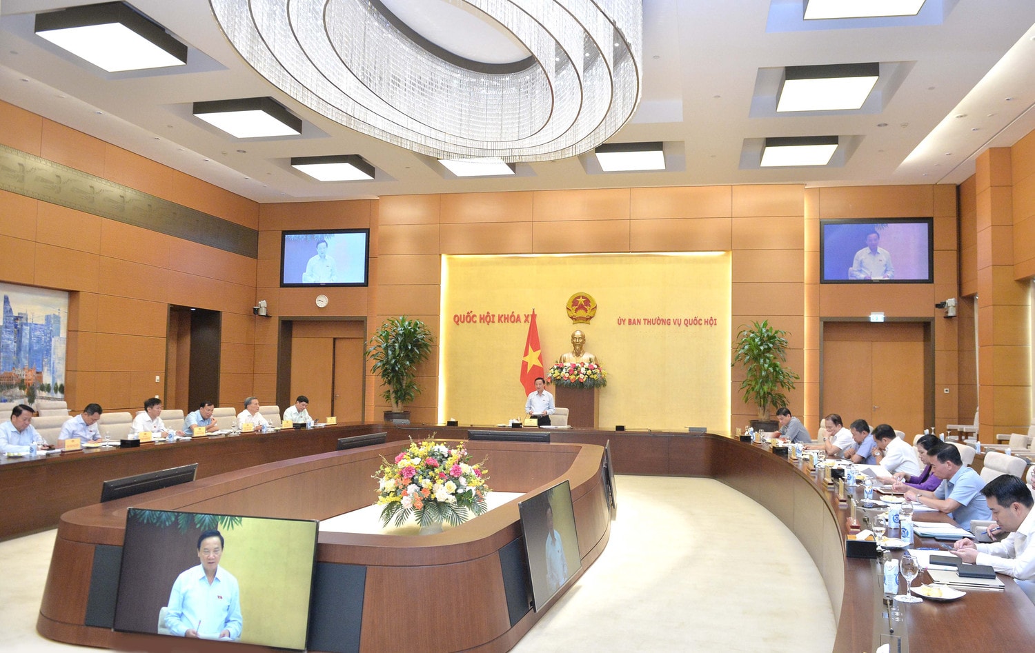 Phó Chủ tịch Quốc hội Nguyễn Khắc Định chủ trì họp giao ban giữa Lãnh đạo Quốc hội với các cơ quan của Quốc hội -2