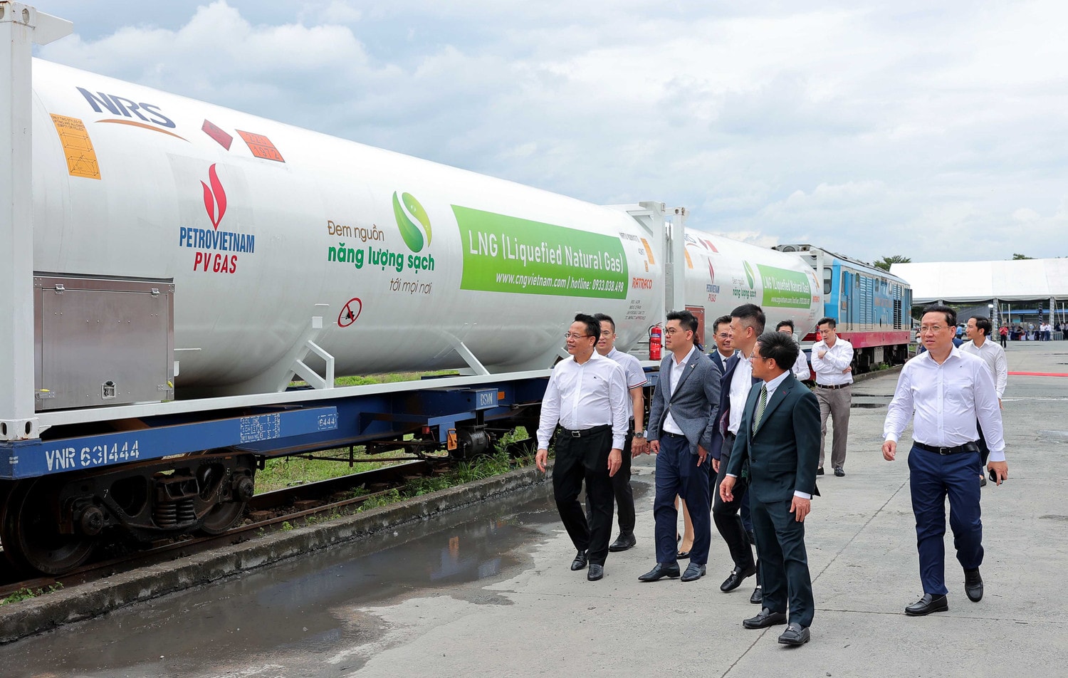 Khởi hành chuyến tàu chở LNG đầu tiên trên đường sắt Bắc Nam ảnh 2 Khởi hành chuyến tàu chở LNG đầu tiên trên đường sắt Bắc Nam