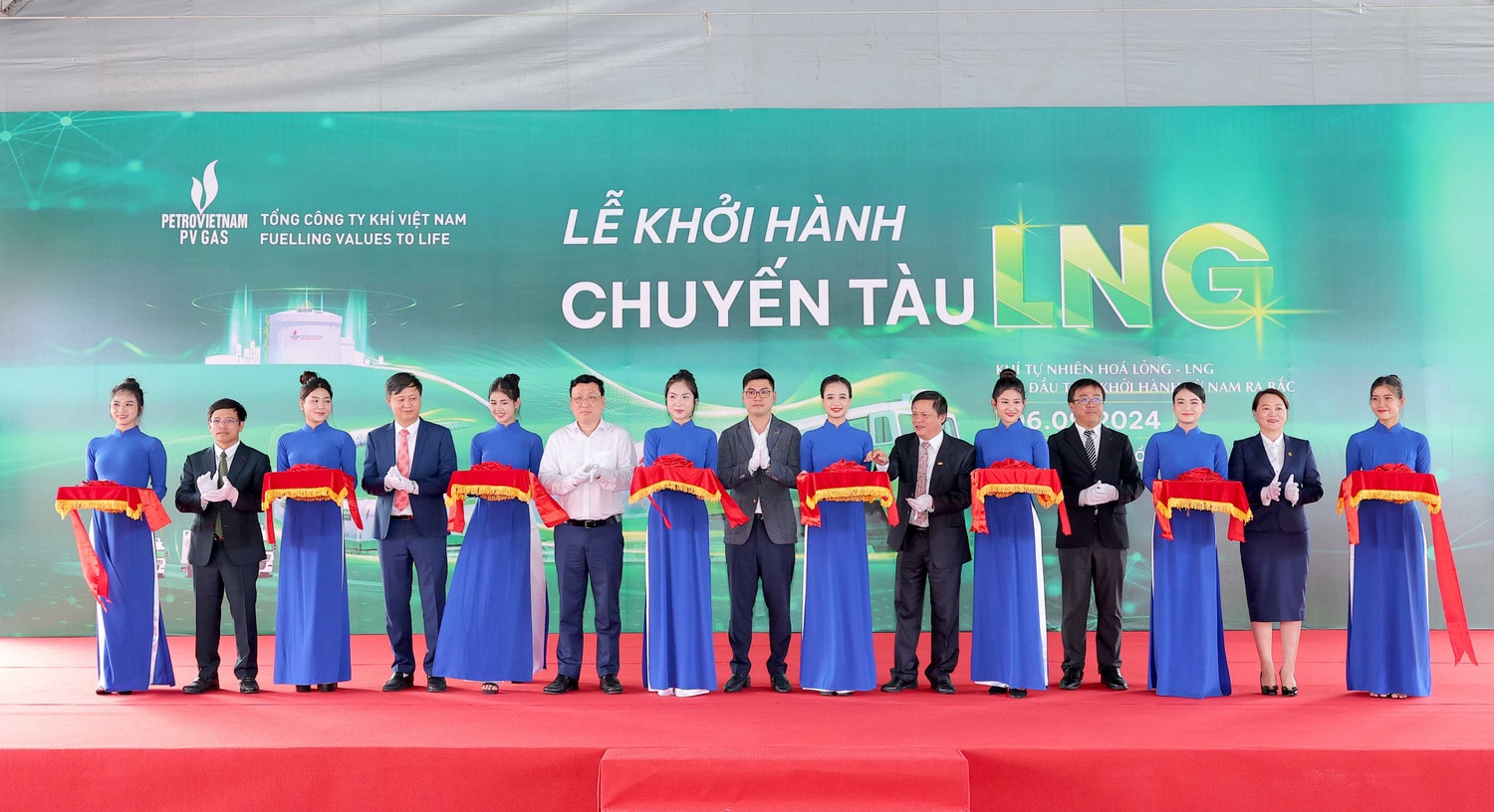 Khởi hành chuyến tàu chở LNG đầu tiên trên đường sắt Bắc Nam ảnh 1 Khởi hành chuyến tàu chở LNG đầu tiên trên đường sắt Bắc Nam