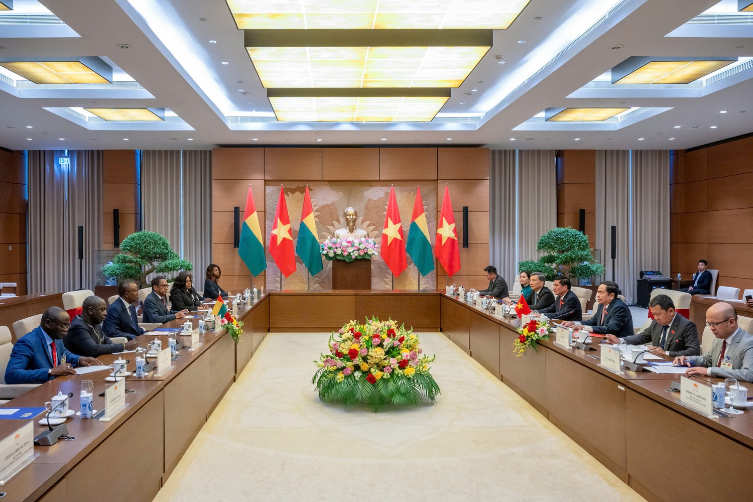 Chủ tịch Quốc hội Trần Thanh Mẫn hội kiến Tổng thống Cộng hòa Guinea Bissau -0