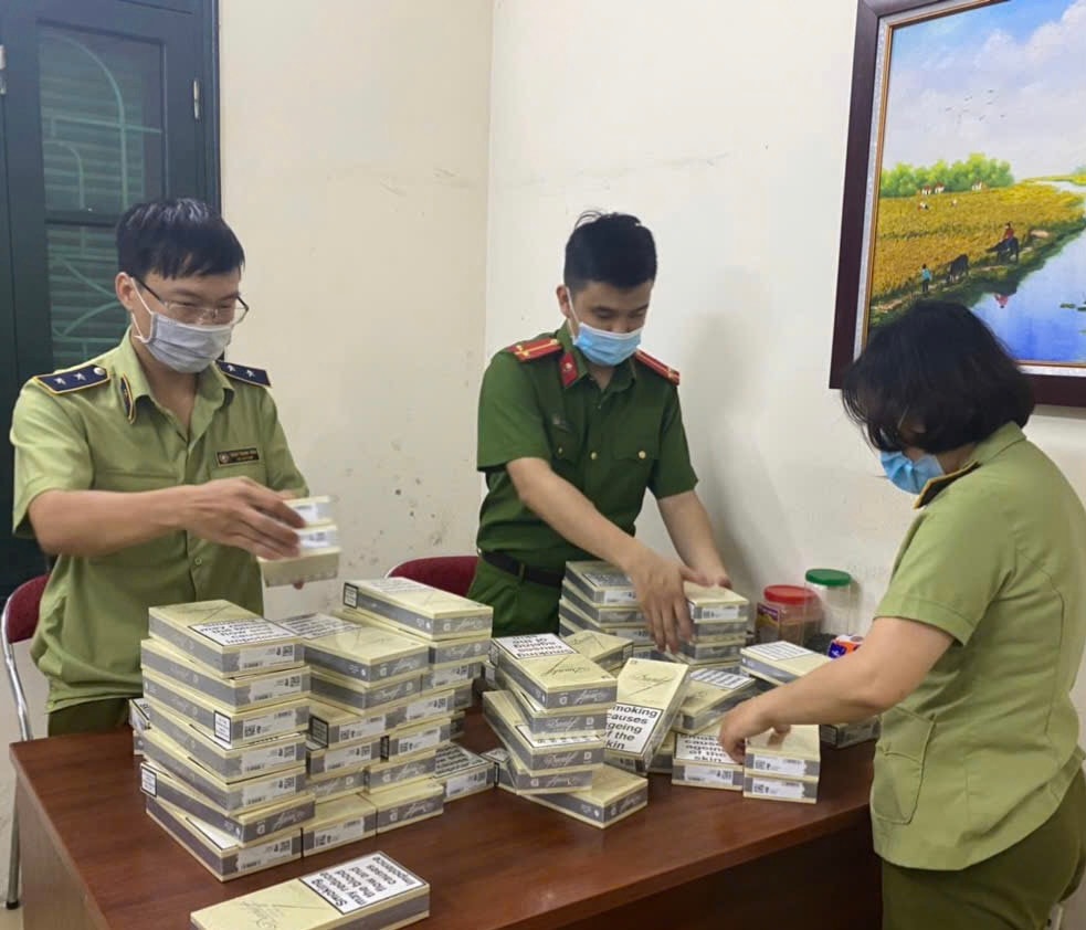Cần có chế tài nghiêm khắc đối với hành vi vận chuyển và kinh doanh thuốc lá lậu -0
