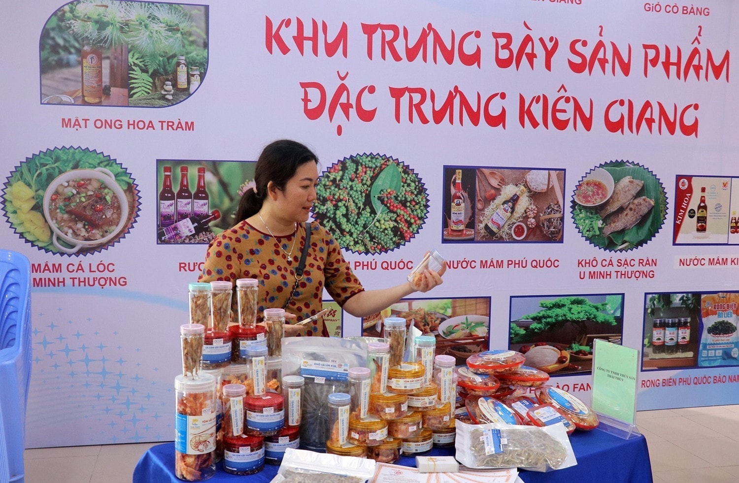 Trưng bày, giới thiệu sản phẩm công nghiệp nông thôn tiêu biểu tỉnh Kiên Giang -0