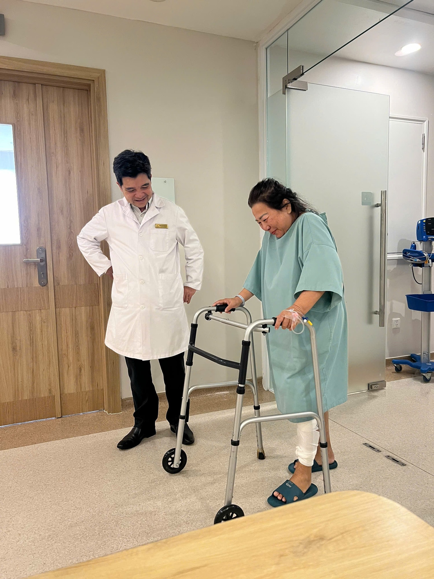 Kỳ diệu công nghệ thay khớp gối 3D giúp bệnh nhân bảo tồn đôi chân -0