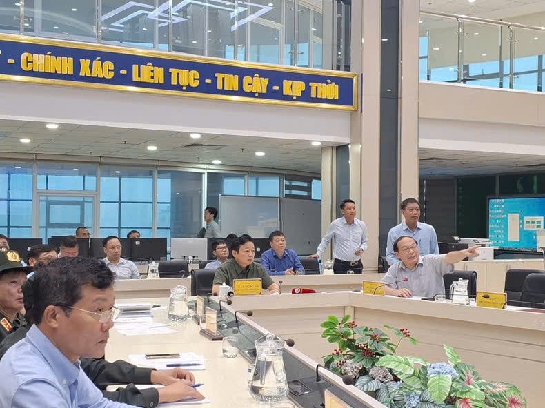 Phó Thủ tướng Chính phủ Trần Hồng Hà kiểm tra công tác dự báo bão Tổng cục Khí tượng thủy văn -0