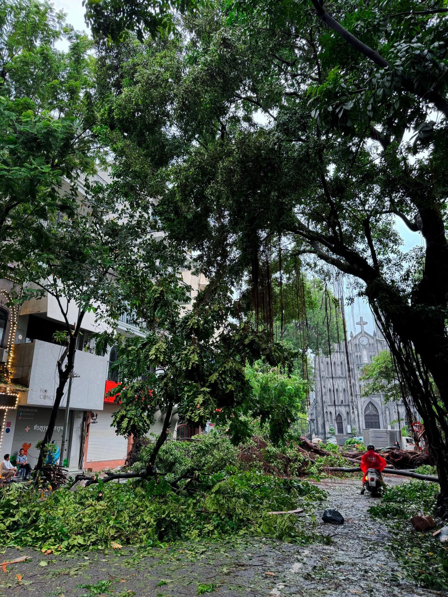 Nhà thờ 2.jpg