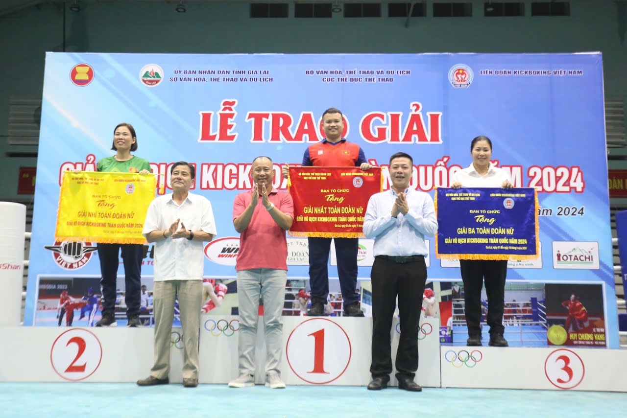 z5814131239067_be536cd362e7dbd75305ac93ebe3efab.jpg