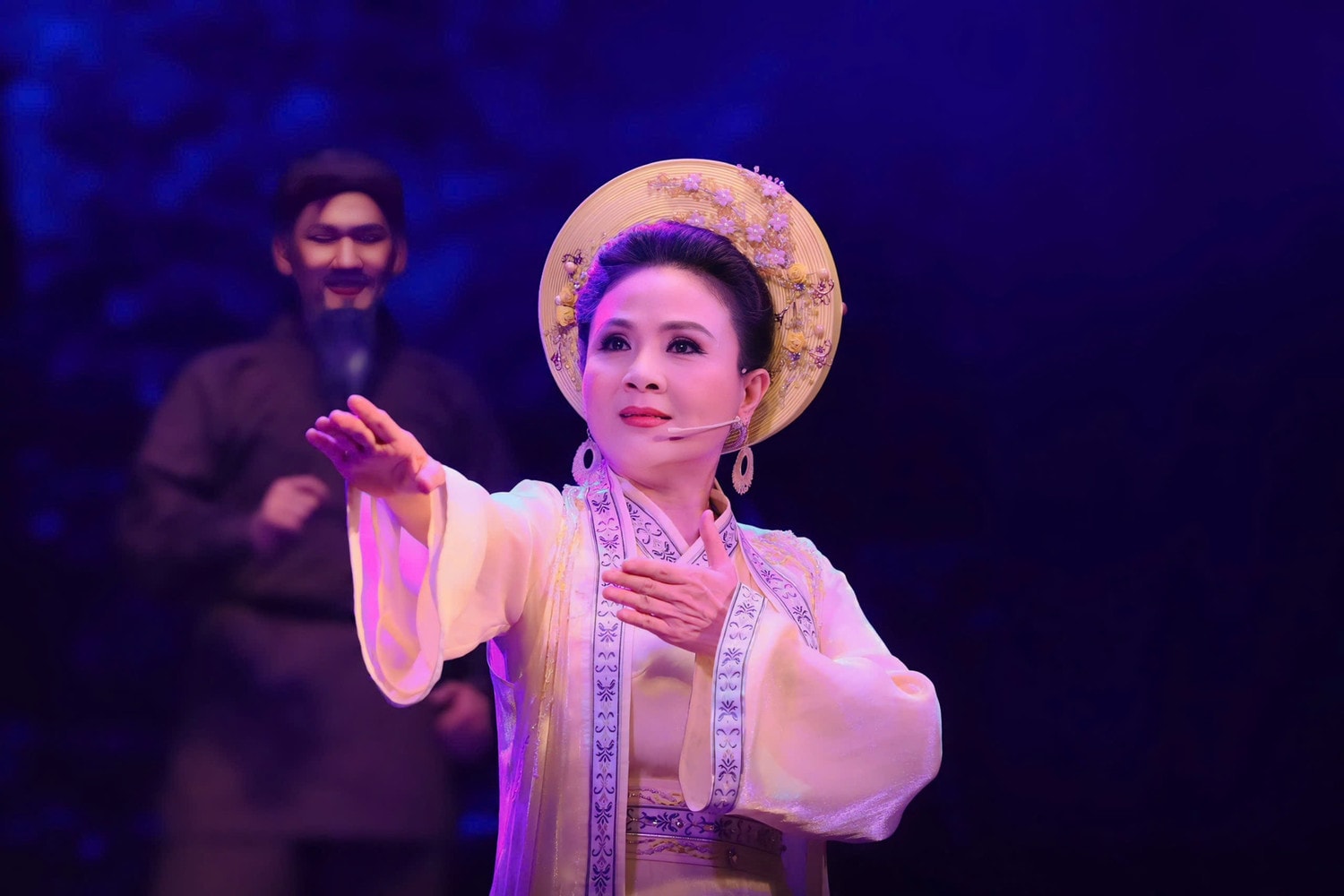 NSND Thanh Ngân trong vở cải lương "Tiếng trống Mê Linh"