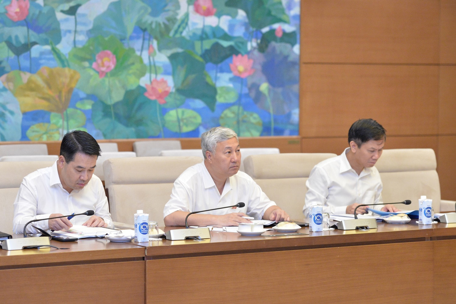 Các đại biểu dự phiên họp