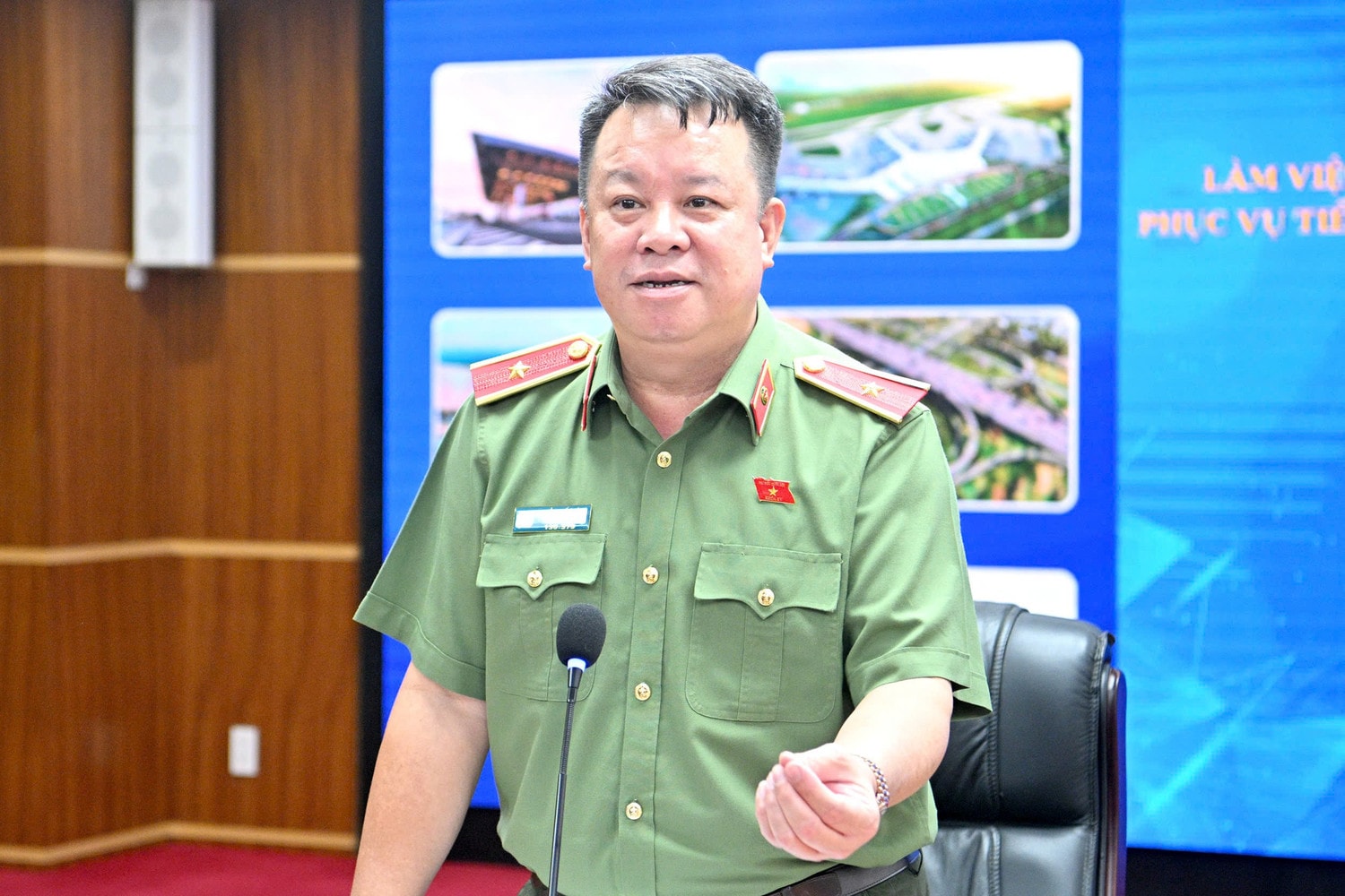 Ủy viên Thường trực Ủy ban Quốc phòng và An ninh Nguyễn Quốc Hùng phát biểu.jpg