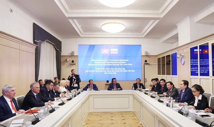 Chairman of the Vietnamese National Assembly Tran Thanh Man (left) and Chairman of the State Duma of the Federal Assembly of the Russian Federation Vyacheslav Victorovich Volodin held talks on September 9. (Photo: VNA) hm3-681.jpg