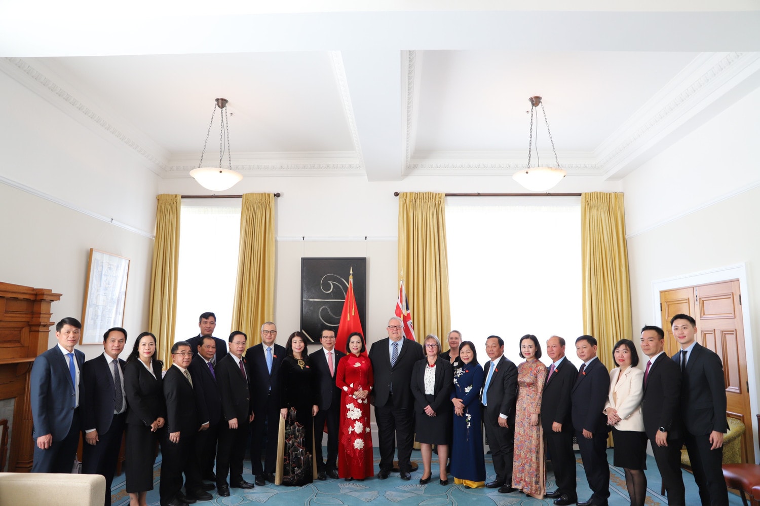 1_Đoàn chụp ảnh lưu niệm cùng Chủ tịch QH NZ Garry Brownlee và Phó CT QH NZ Babara Kuriger.JPG