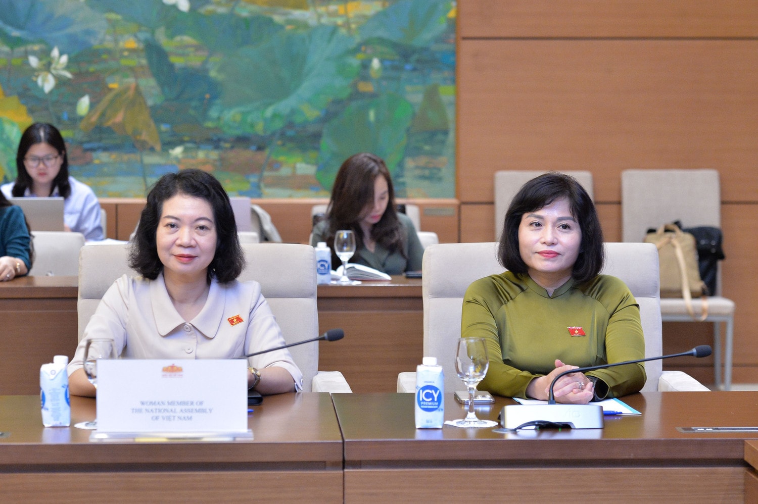 Các đại biểu dự cuộc gặp mặt 2.jpg