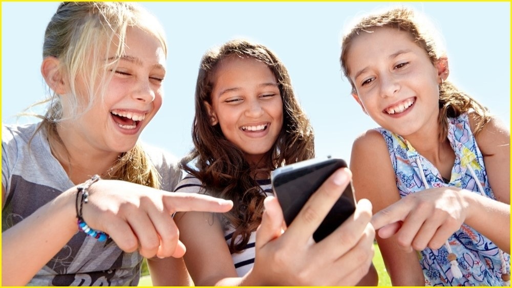 The federal government is looking to ban youngsters from social media. Photo: Shutterstock greece-athens-acropolis-evening-view-2.jpg
