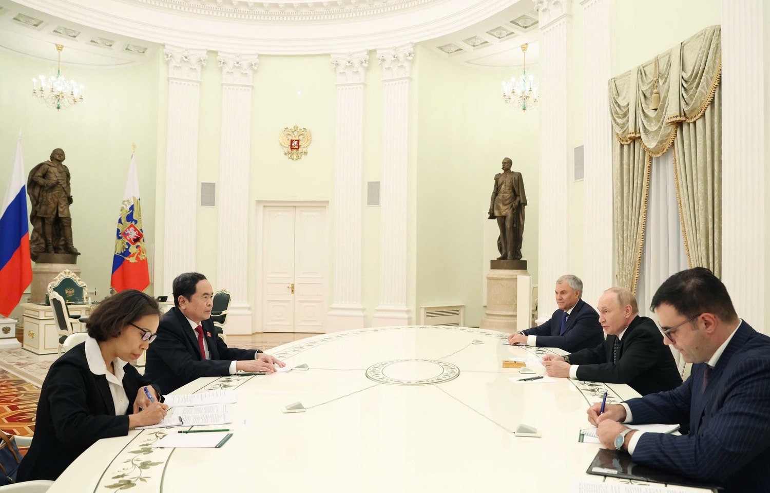 Chủ tịch Quốc hội Trần Thanh Mẫn hội kiến Tổng thống Liên bang Nga Vladimir Putin. Ảnh: Thống Nhất – TTXVN