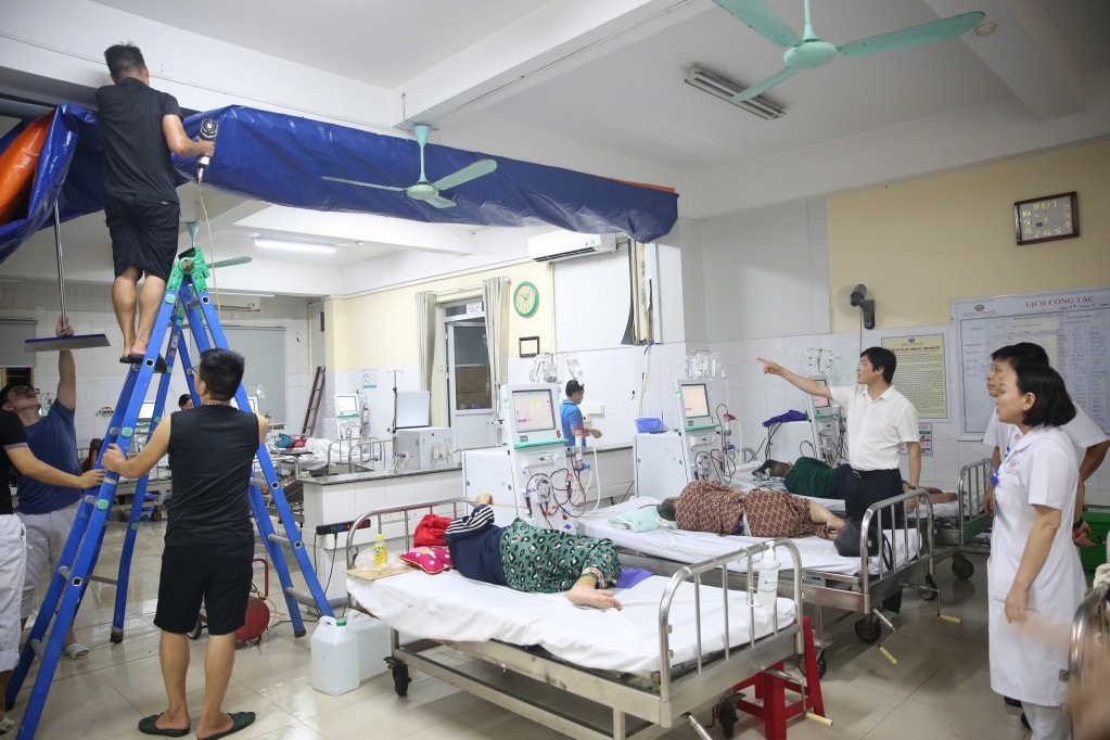 Ngành Y tế tỉnh vừa khắc phục hậu quả bão, vừa tập trung thực hiện tốt công tác khám, chữa bệnh..jpg