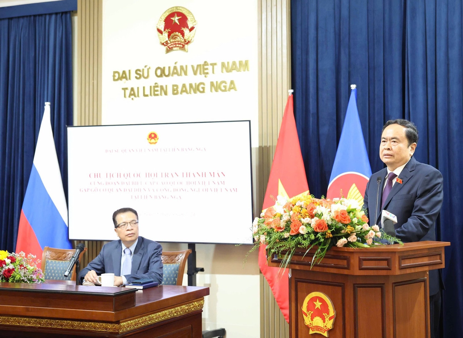 Chủ tịch Quốc hội Trần Thanh Mẫn phát biểu tại trụ sở Đại sứ quán Việt Nam, Thủ đô Moscow