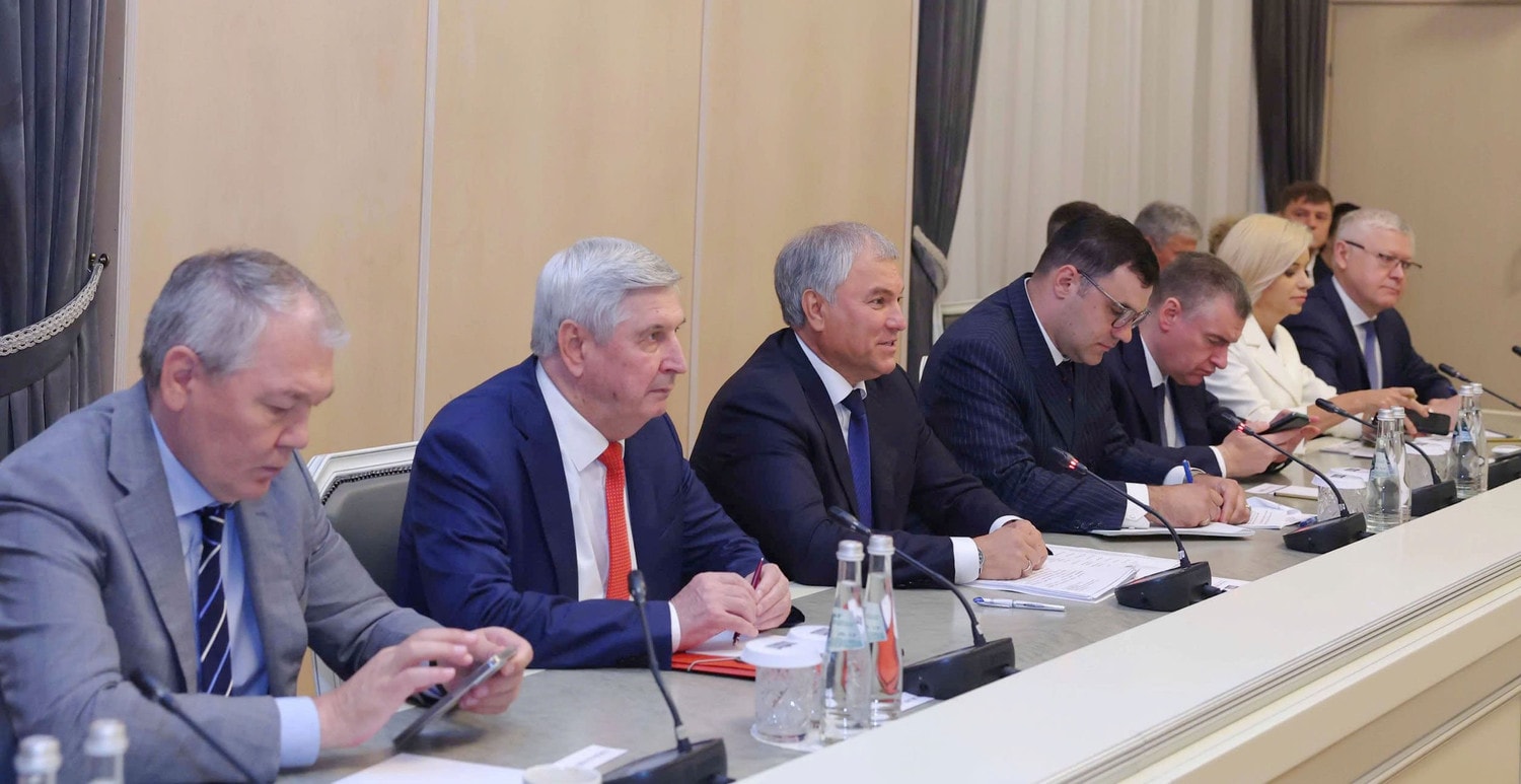 Chủ tịch Duma Quốc gia Quốc hội Liên bang Nga Vyacheslav Victorovich Volodin và thành viên đoàn Nga tại cuộc hội đàm với Chủ tịch Quốc hội Trần Thanh Mẫn