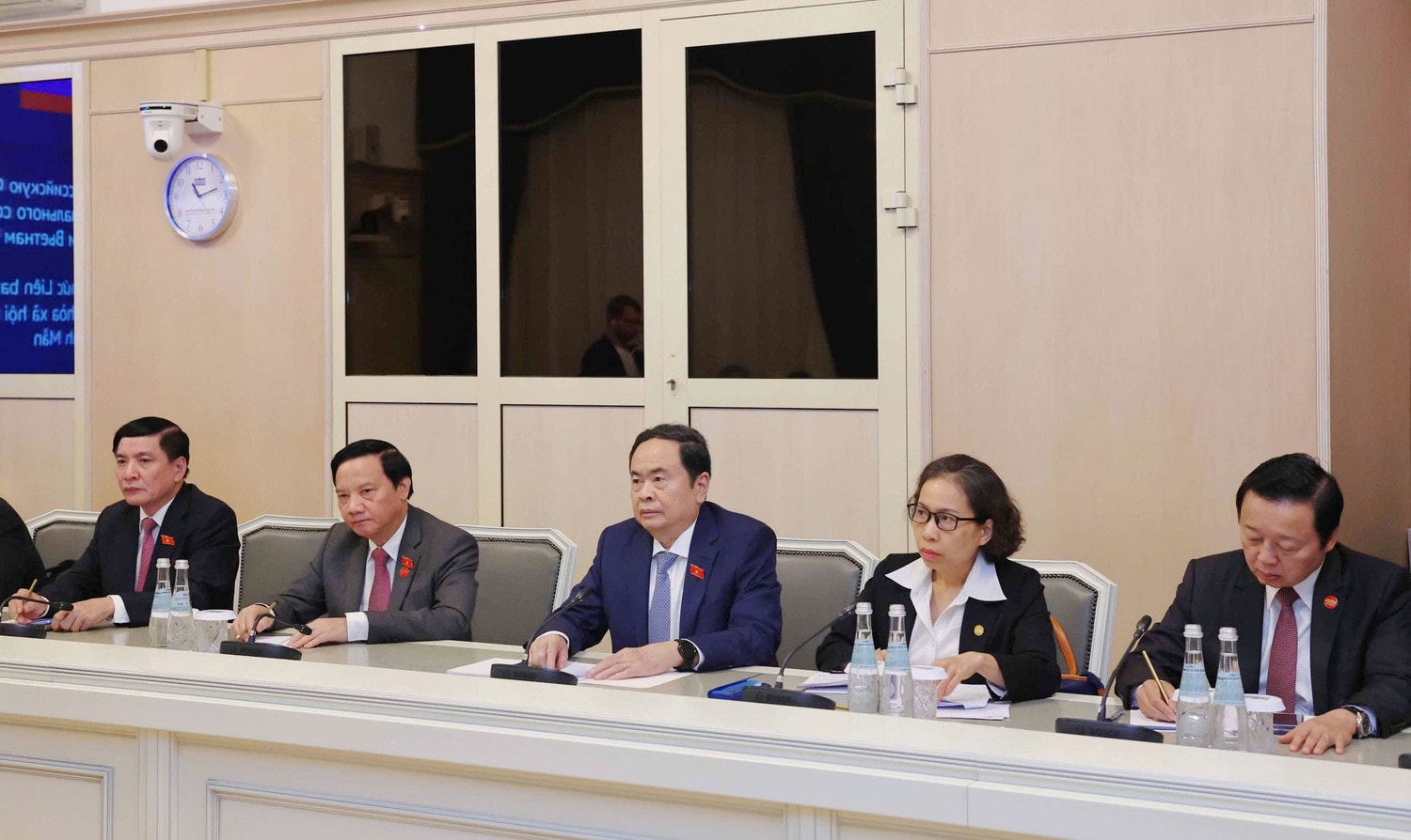 Chủ tịch Quốc hội Trần Thanh Mẫn và thành viên đoàn Việt Nam tại cuộc hội đàm với Chủ tịch Duma Quốc gia Quốc hội Liên bang Nga Vyacheslav Victorovich Volodin