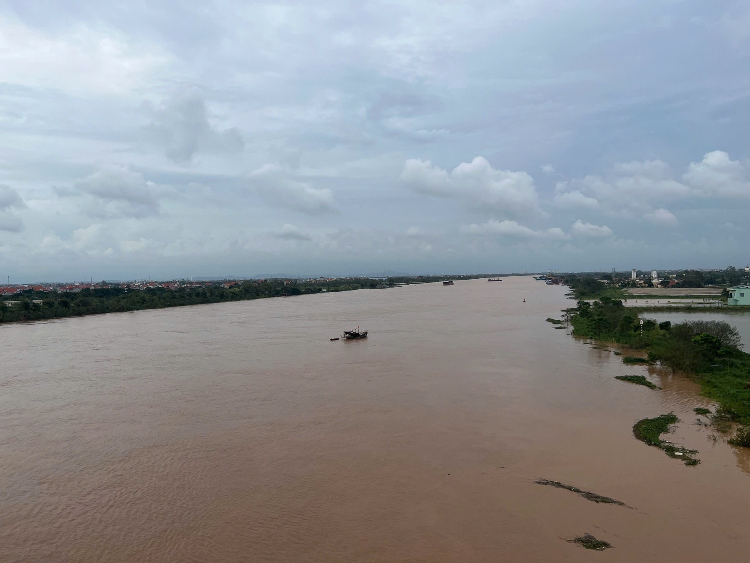 bao-dong-songThaiBinh2.jpg
