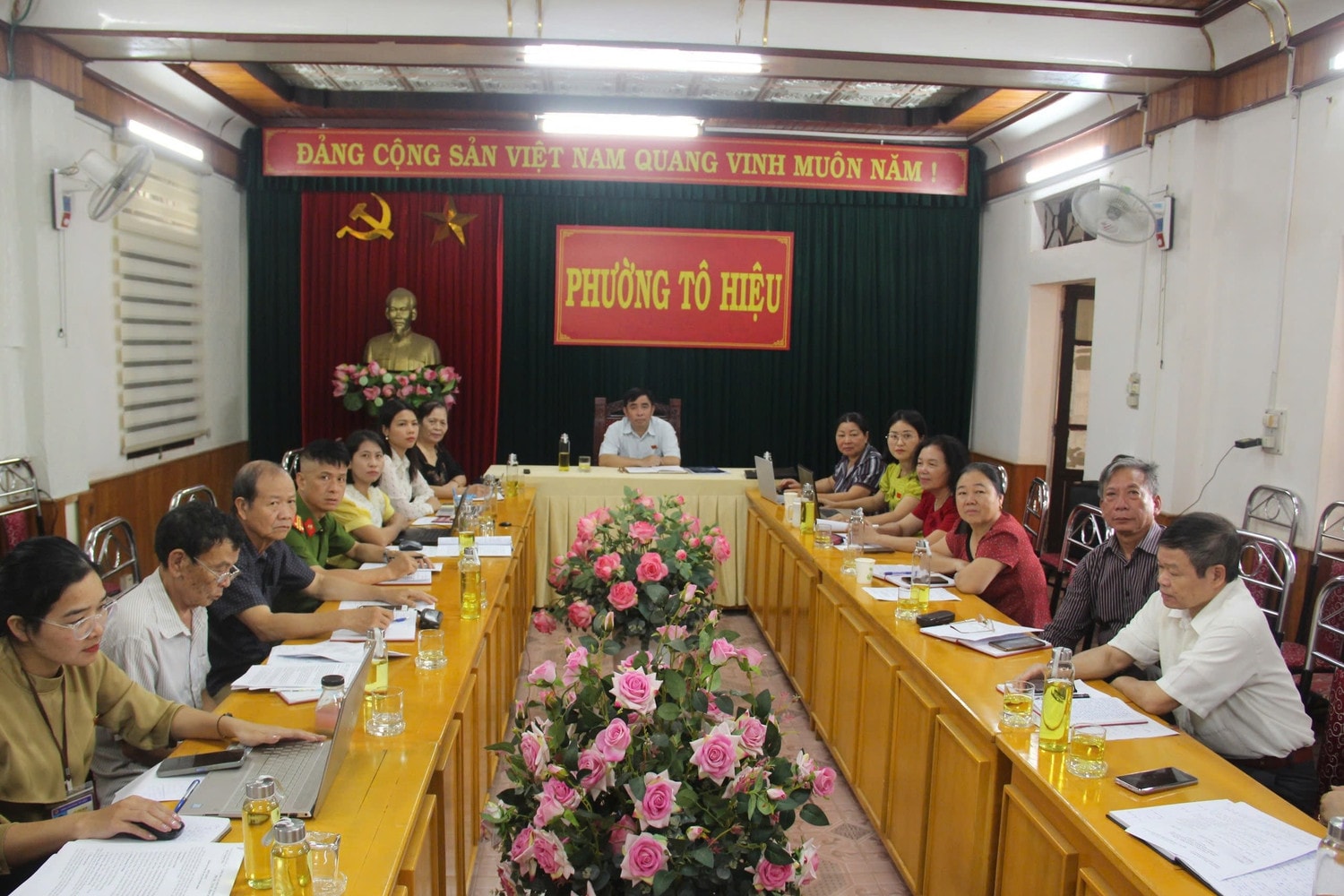 Hội nghị theo hình thức trực tiếp kết hợp trực tuyến từ điểm cầu trung tâm tỉnh đến 11 huyện và 204 xã, phường, thị trấn trong toàn tỉnh