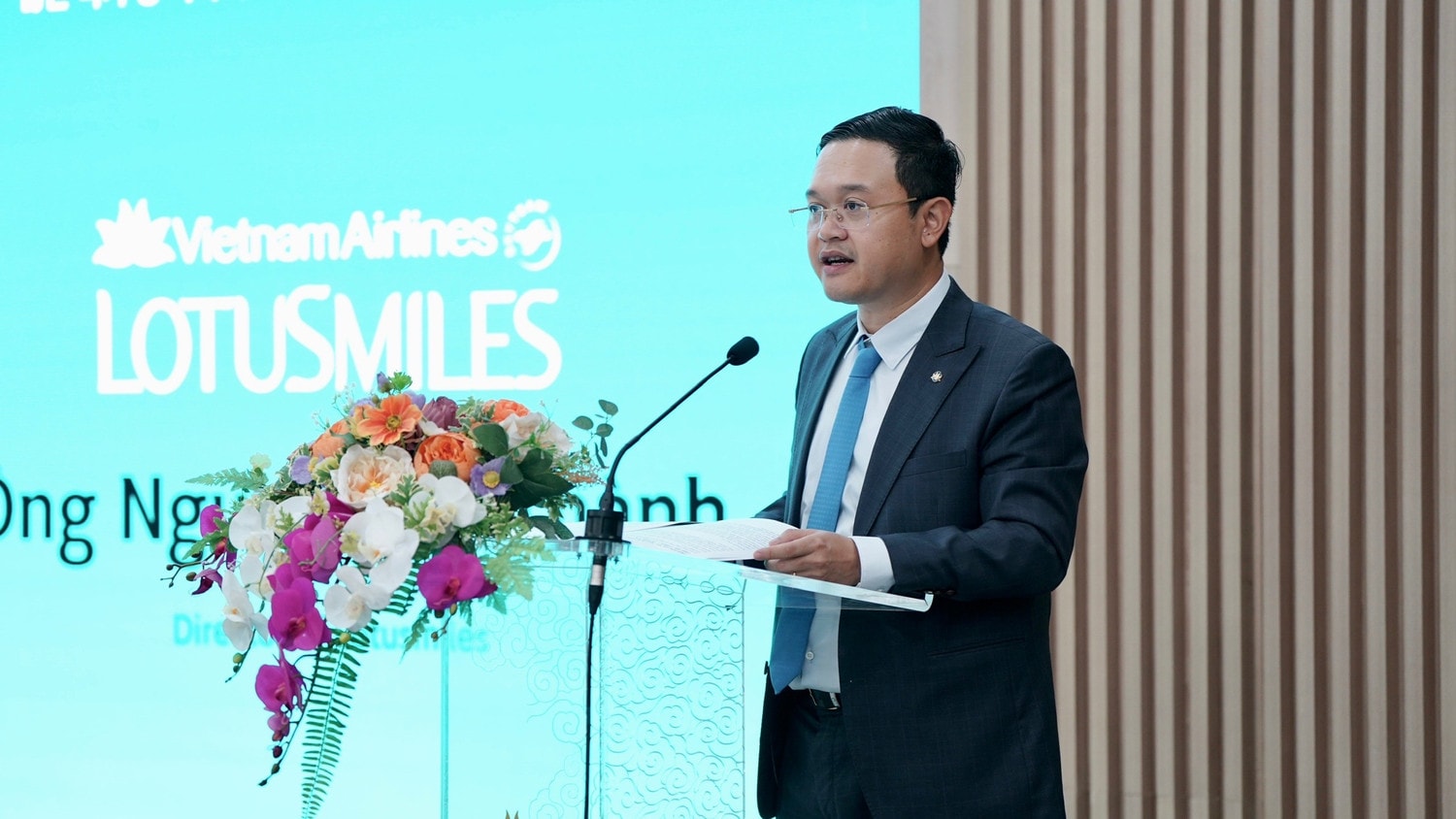 Ông Nguyễn Sỹ Thành, Giám đốc Trung tâm Bông Sen Vàng phát biểu tại buổi lễ. Ảnh VNA.jpg