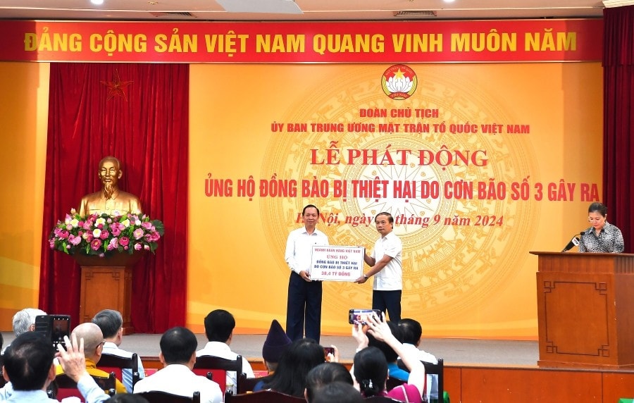 1. 20240910_VCB_nganh NH ung ho bao so 3.JPG