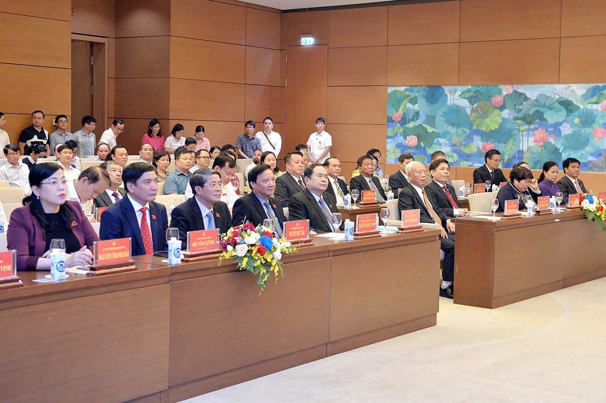 Chủ tịch Quốc hội Trần Thanh Mẫn và các đại biểu dự buổi lễ