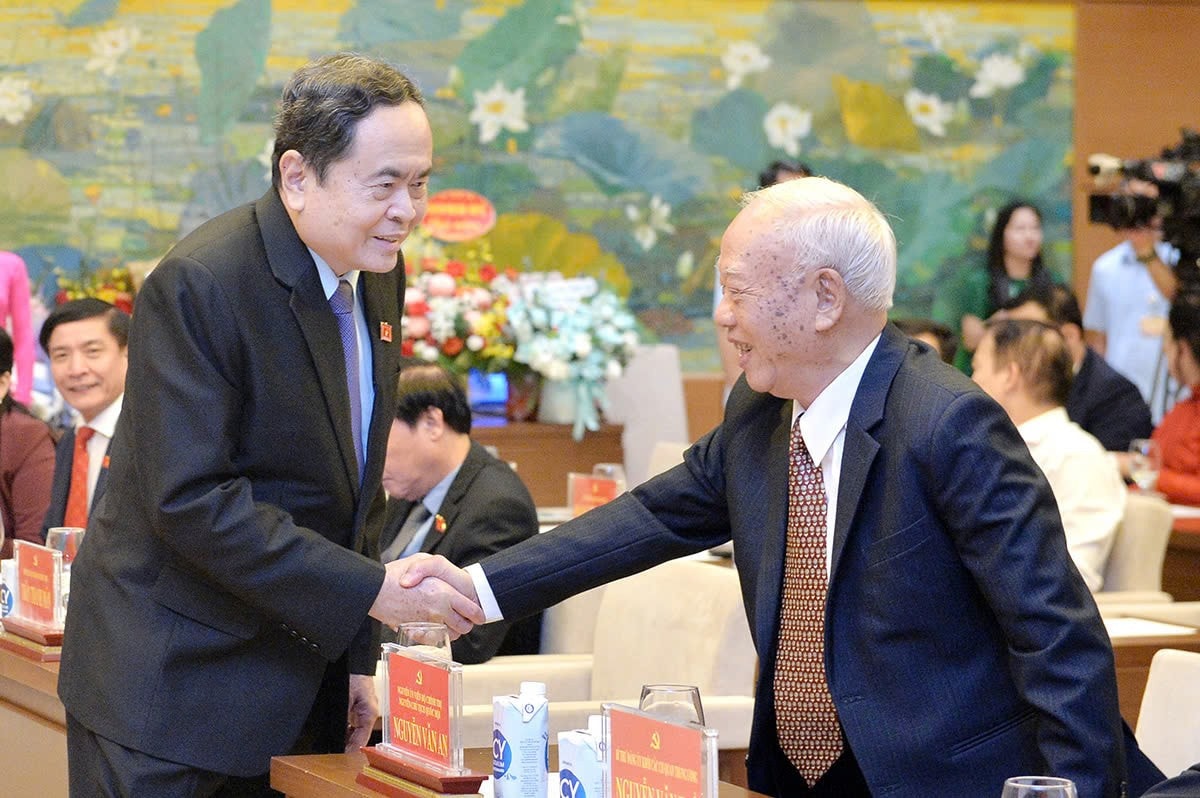 Chủ tịch Quốc hội Trần Thanh Mẫn và nguyên Chủ tịch Quốc hội Nguyễn Văn An. Ảnh: Hồ Long