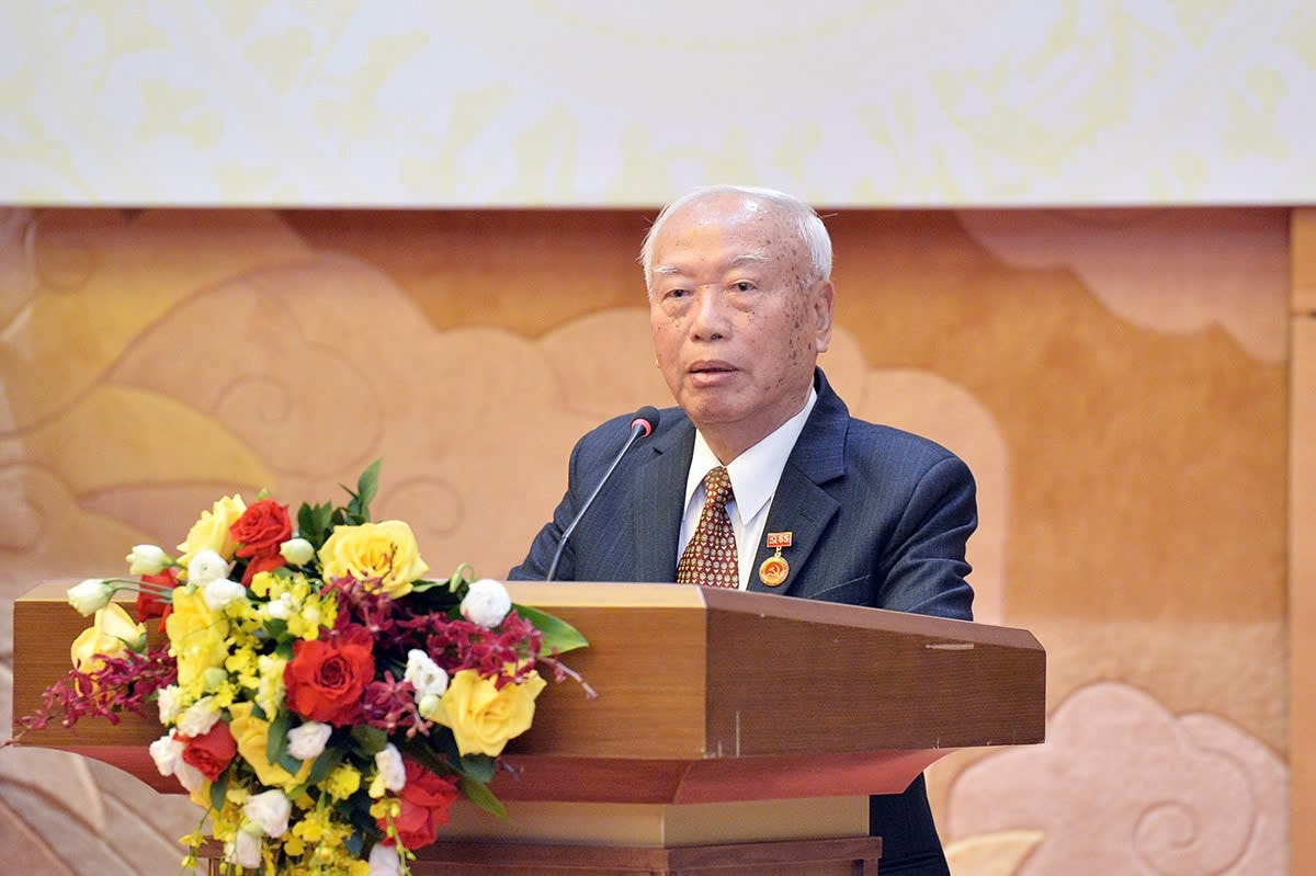 Nguyên Chủ tịch Quốc hội Nguyễn Văn An phát biểu. Ảnh: Hồ Long