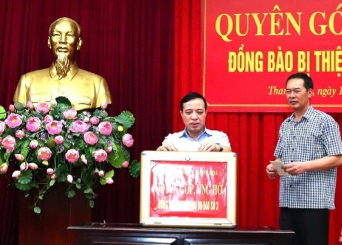 Phó Bí thư Thường trực Tỉnh ủy, Trưởng Đoàn ĐBQH tỉnh Thanh Hóa Lại Thế Nguyên tham gia quyên góp ủng hộ đồng bào bị thiệt hại do bão số 3