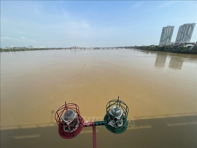 Nước sông Hồng đang rút (ảnh chụp 8h15, ngày 13.9.2024). Ảnh: Minh Quyết/TTXVN