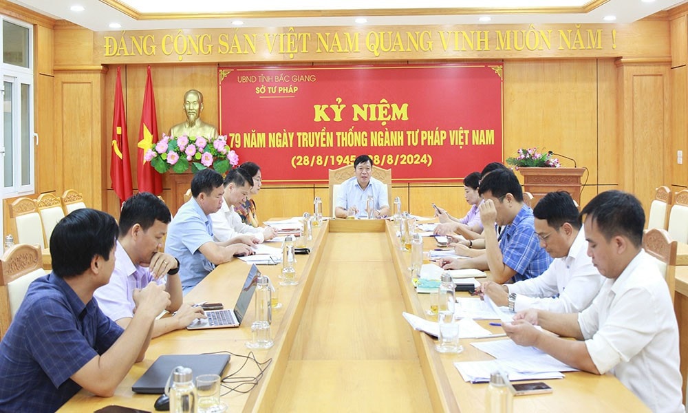 Ông Vũ Mạnh Thắng, Ủy viên BTV Tỉnh ủy, Trưởng Ban Nội chính Tỉnh ủy chủ trì cuộc họp.