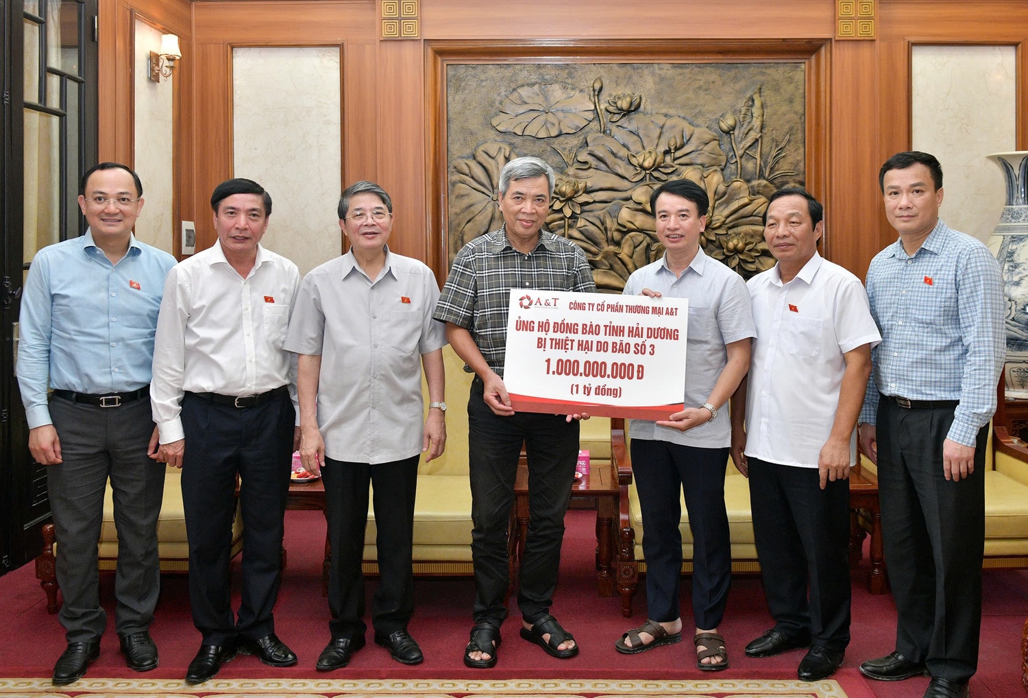 Công ty cổ phần thương mại A&T ủng hộ tỉnh Hải Dương 1 tỷ đồng để có thêm nguồn lực khắc phục hậu quả bão, lũ gây ra.jpg
