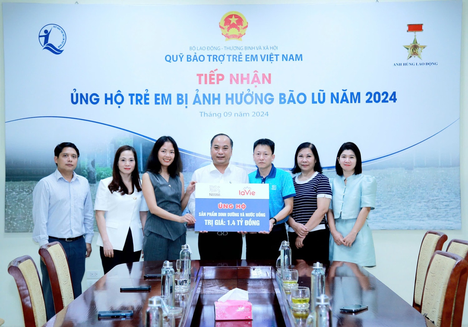 Nestlé Việt Nam ủng hộ sản phẩm dinh dưỡng và nước uống cho gia đình và trẻ em có hoàn cảnh khó khăn do bão Yagi thông qua Quỹ bảo trợ trẻ em Việt Nam.jpg