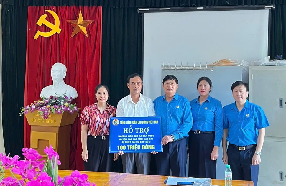 Trao-Qua-Lao-Cai-2.jpg