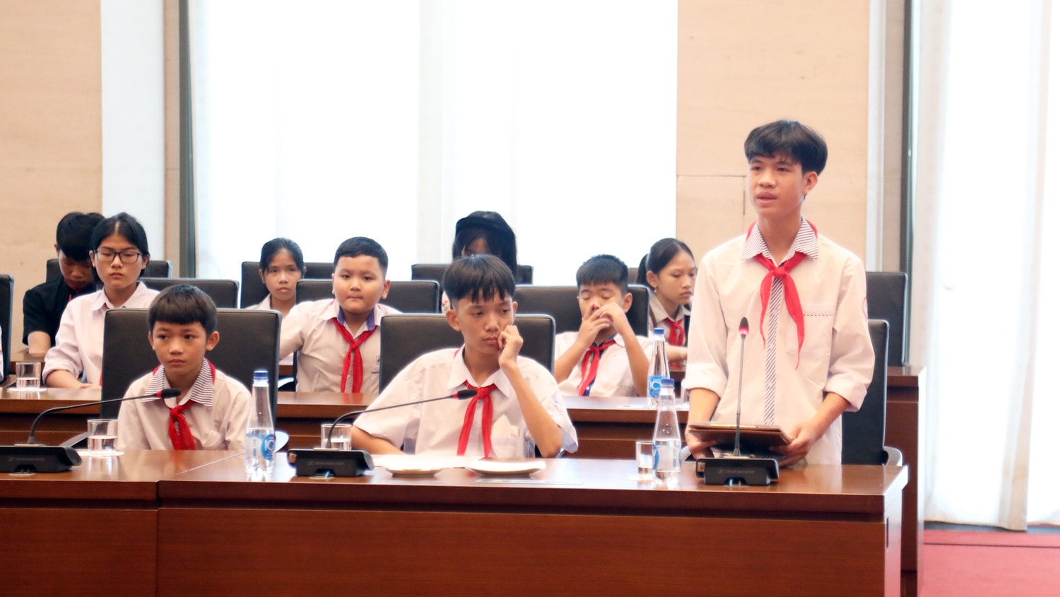 Em Đinh Minh Quang, học sinh lớp 9A1, Trường THCS thị trấn Yên Ninh (huyện Yên Khánh, tỉnh Ninh Bình) hứa sẽ chăm ngoan, học giỏi trở thành người có ích cho xã hội