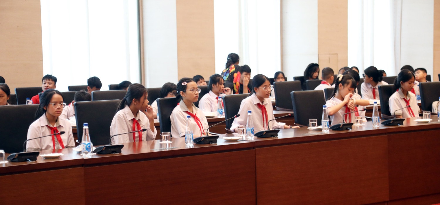 Các em học sinh tại buổi gặp mặt