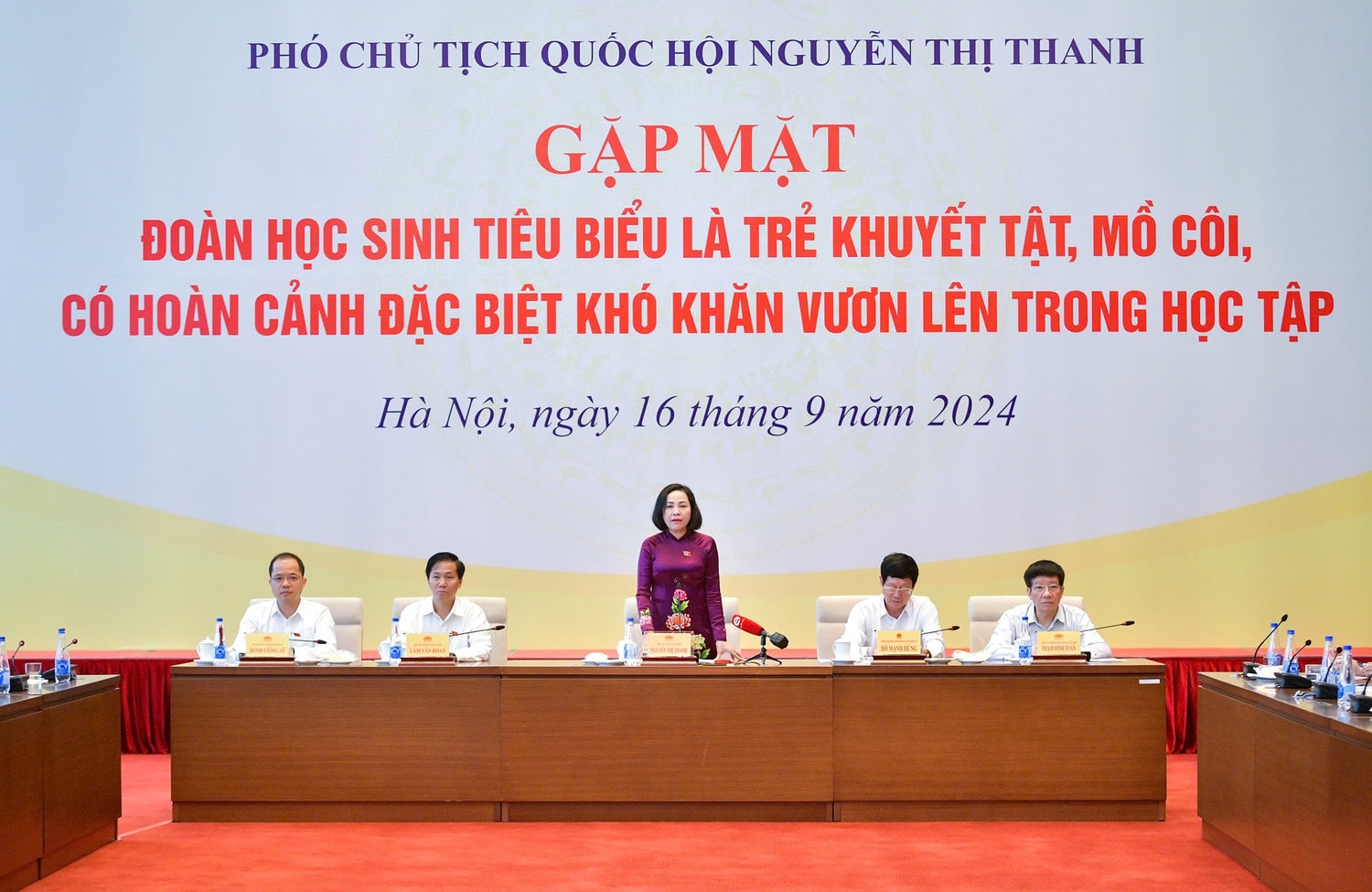 Phó Chủ tịch Quốc hội Nguyễn Thị Thanh phát biểu tại buổi gặp mặt
