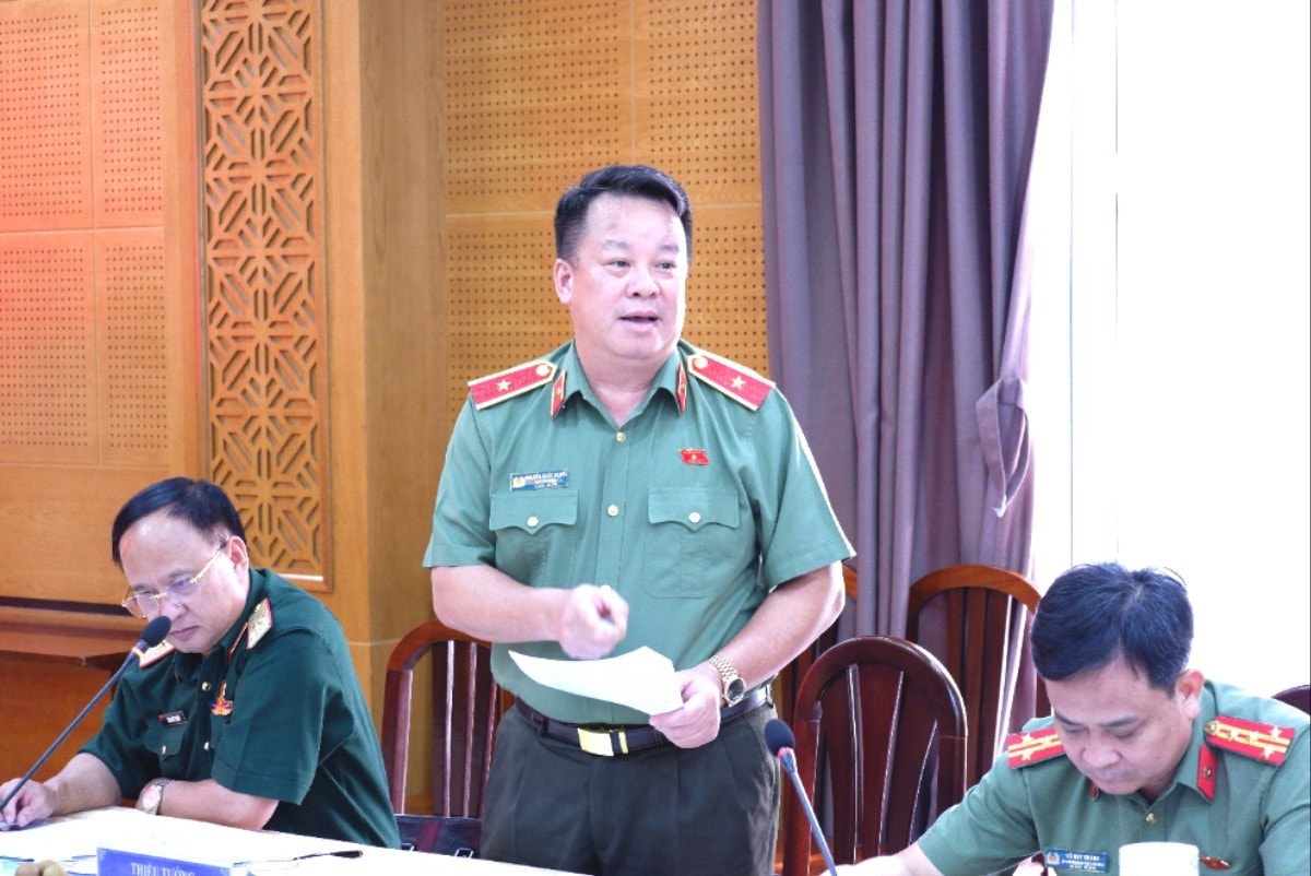 Ủy viên Thường trực Ủy ban Quốc phòng và An ninh, Thiếu tướng Nguyễn Quốc Hùng phát biểu