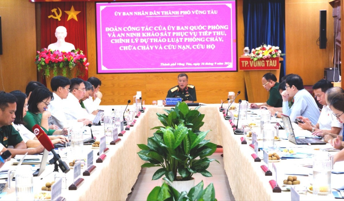 Đoàn giám sát của Ủy ban Quốc phòng và An ninh làm việc với UBND TP. Vũng Tàu, tỉnh Bà Rịa - Vũng Tàu