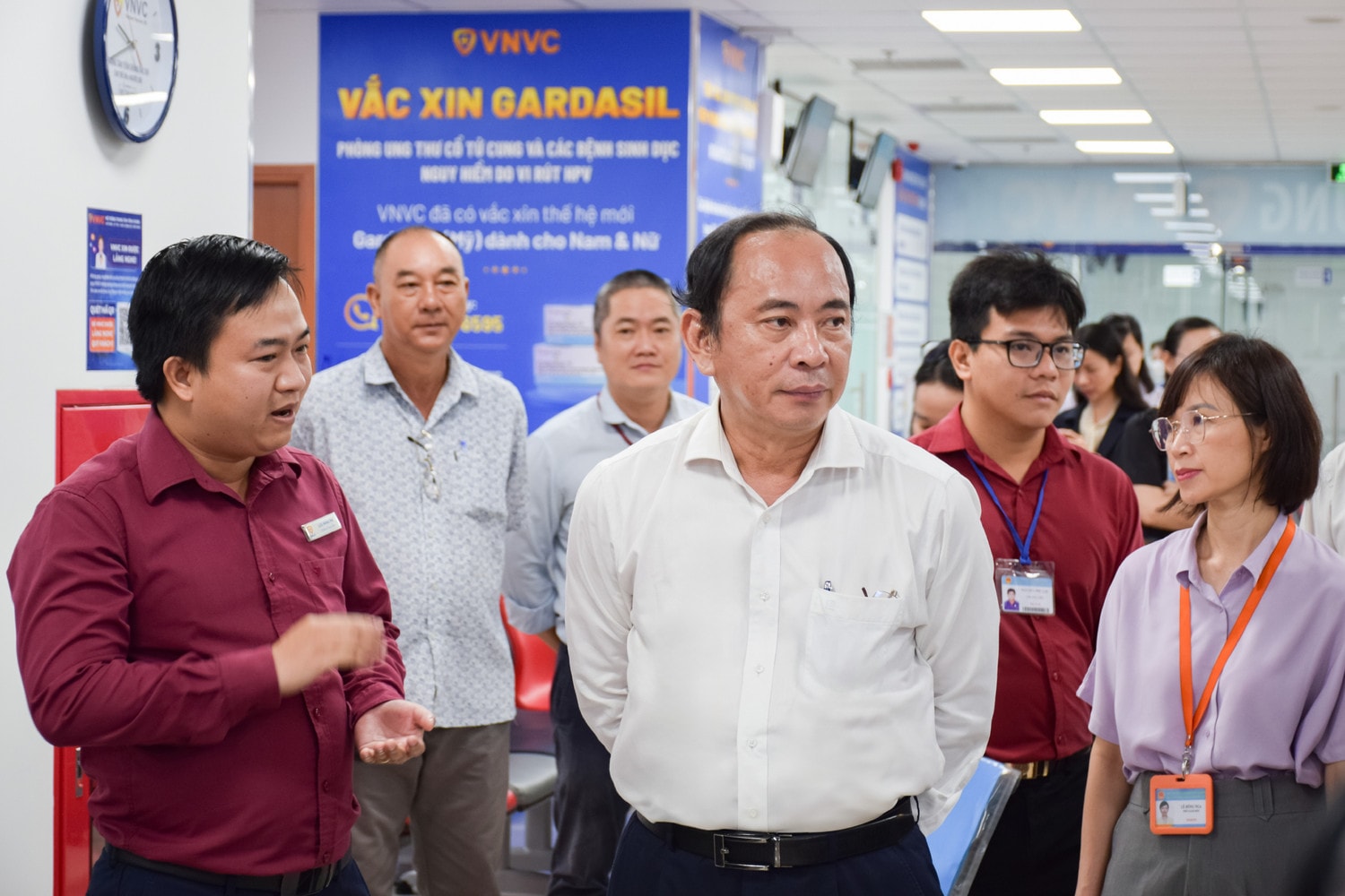 1.THUMB-8-Ong-Tang-Chi-Thuong-ghe-tham-va-lam-viec-tai-VNVC-Quan-8.jpg
