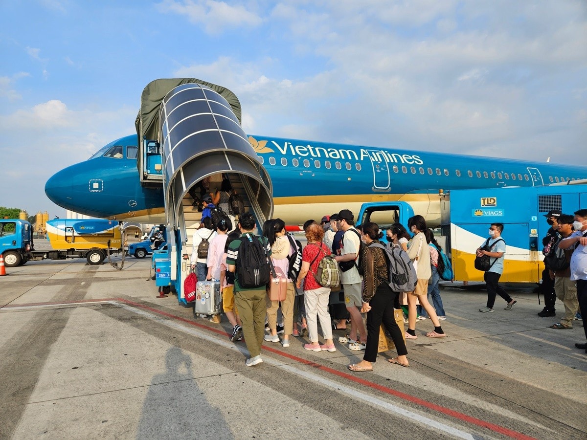 Ảnh 2. Vietnam Airlines dự kiến cung ứng khoảng 2 triệu chỗ trong dịp cao điểm Tết Nguyên đán 2025. Ảnh VNA.jpg