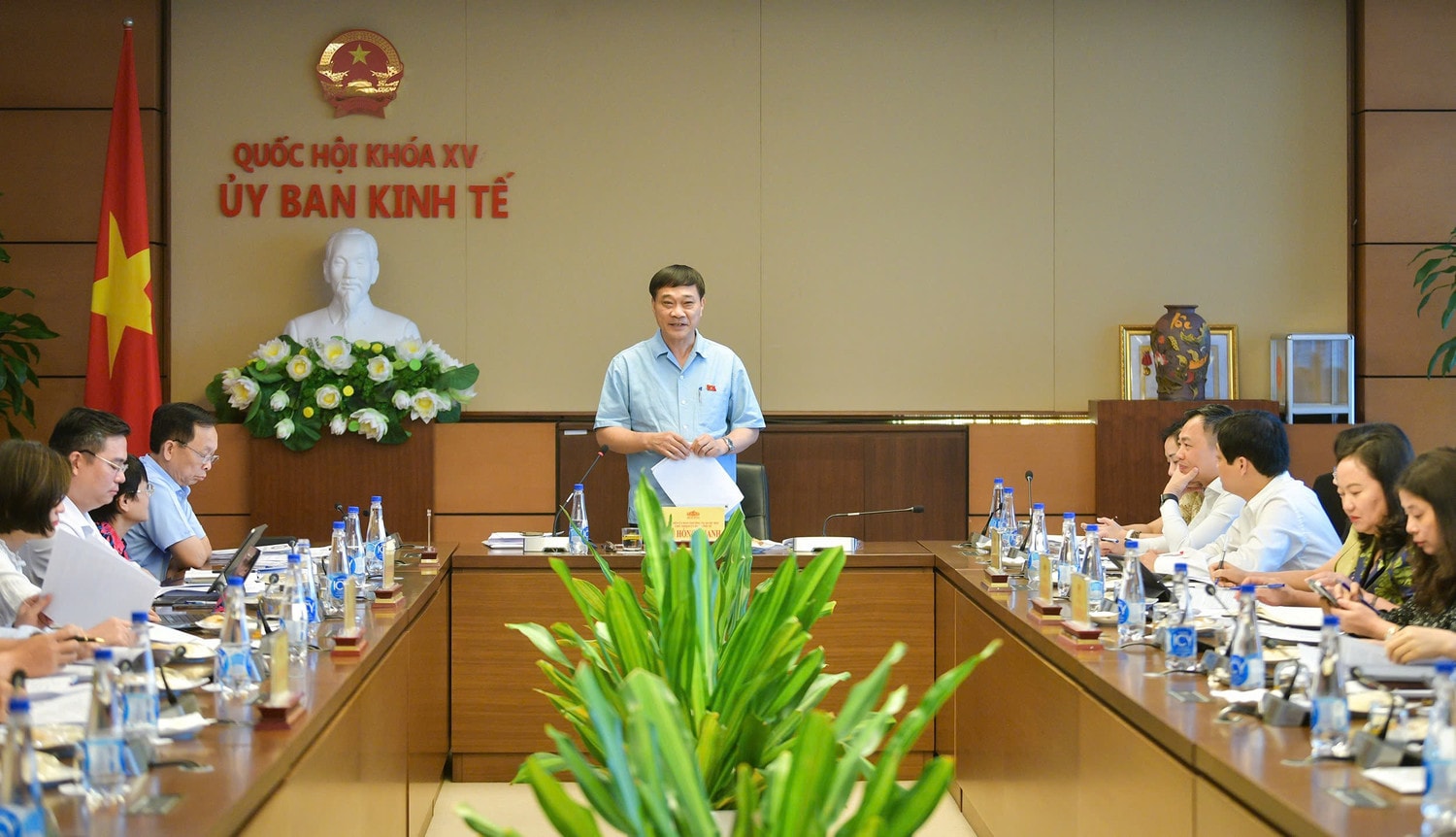 Toàn cảnh phiên họp.jpg