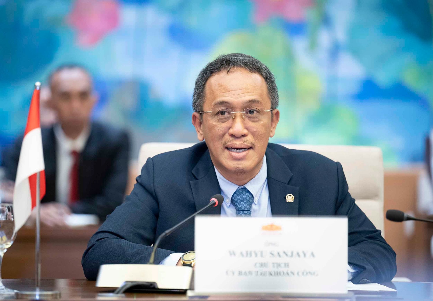 Chủ nhiệm Ủy ban Tài khoản công Hạ viện Indonesia Wahyu Sanjaya phát biểu tại buổi làm việc.jpg